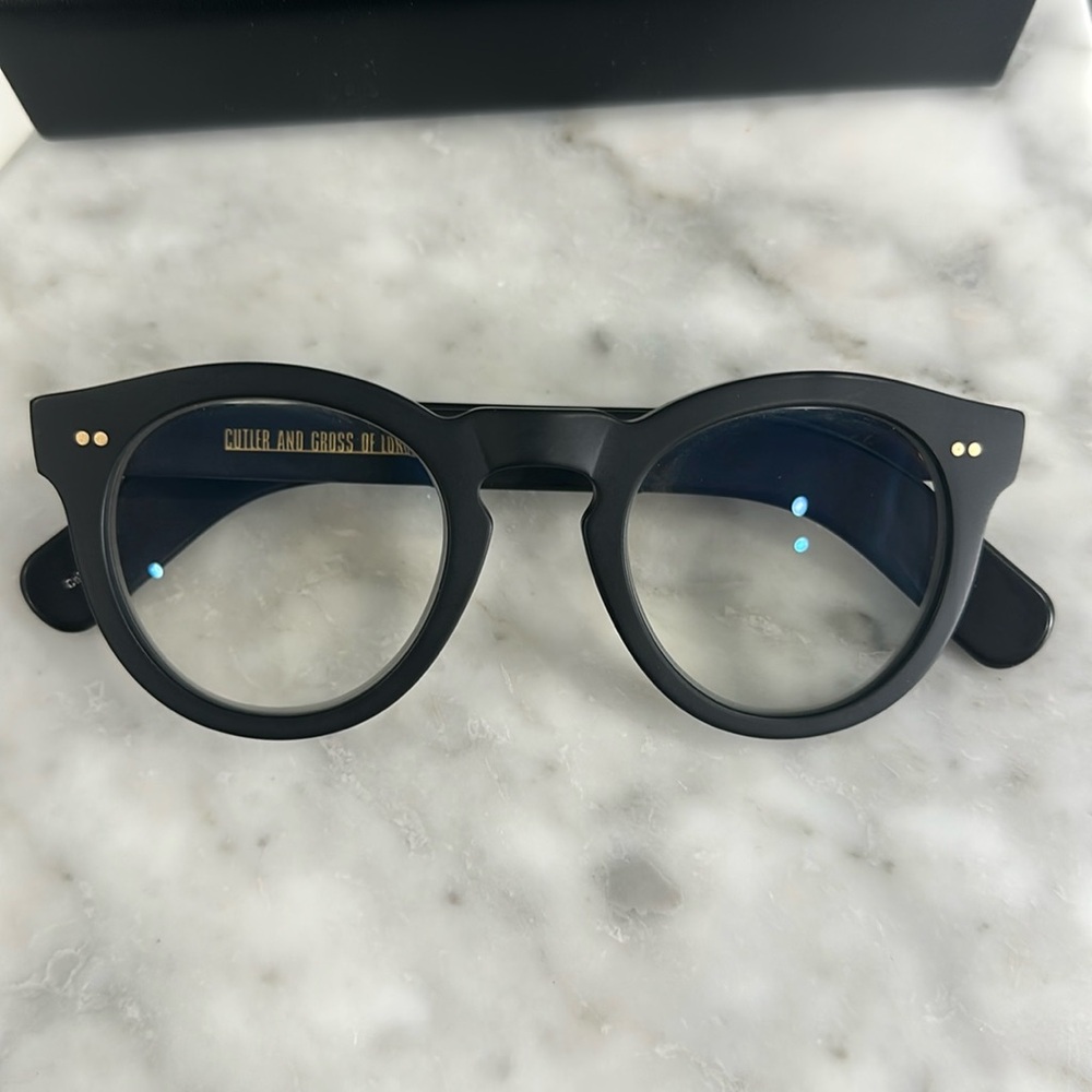 Chic Black Sunglasses